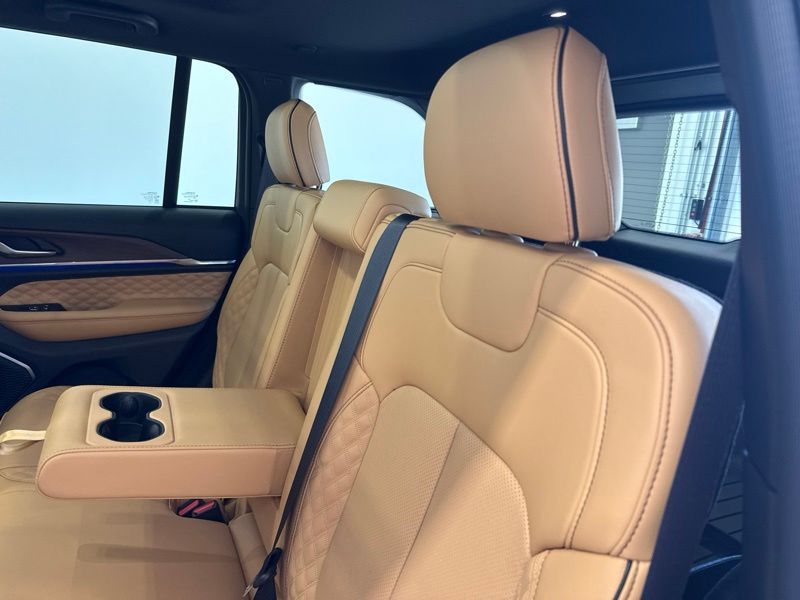 Used 2025 Jeep Grand Cherokee SUV