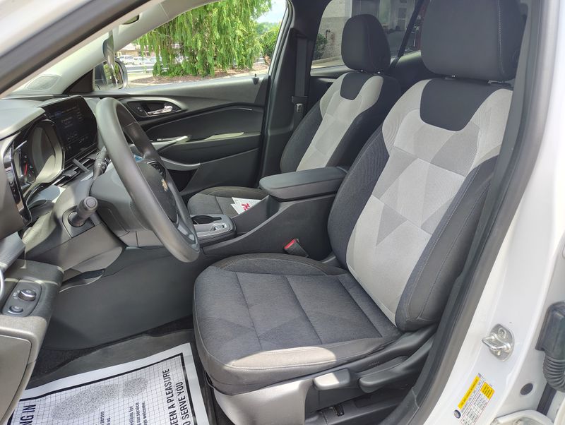 Used 2024 Chevrolet Trax SUV