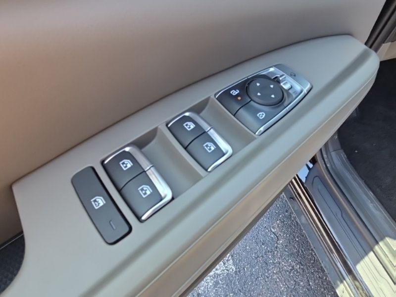 New 2026 Kia Carnival MPV Van