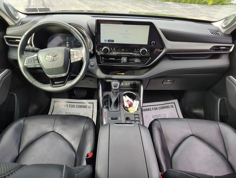Used 2023 Toyota Highlander Hybrid SUV