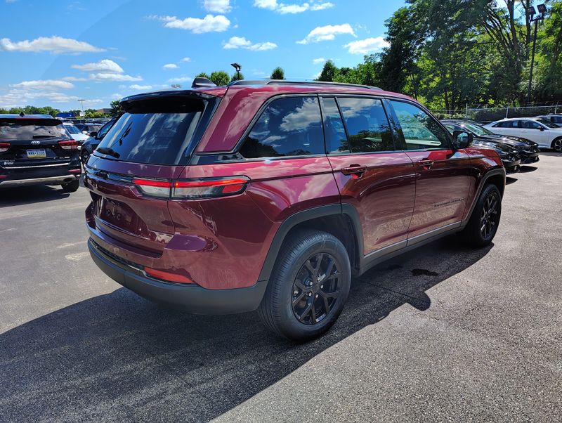 Used 2025 Jeep Grand Cherokee SUV