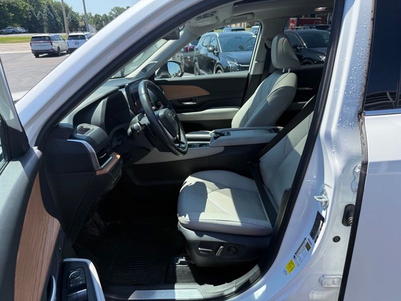 Used 2024 Toyota Grand Highlander SUV