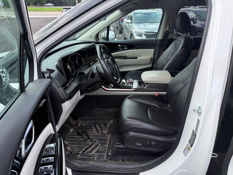 Used 2023 Kia Carnival Van