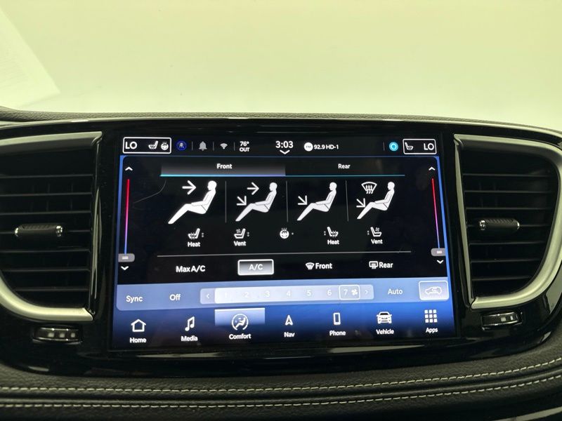 Used 2025 Chrysler Pacifica Van