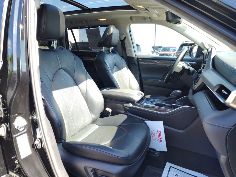 Used 2022 Toyota Highlander SUV