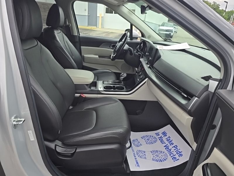 Used 2022 Kia Carnival Van
