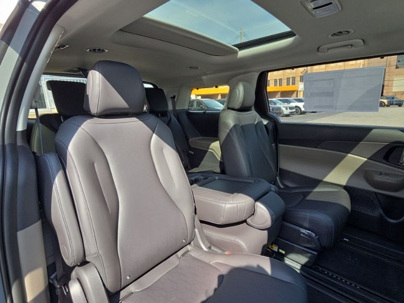 New 2027 Kia Carnival MPV Hybrid Van