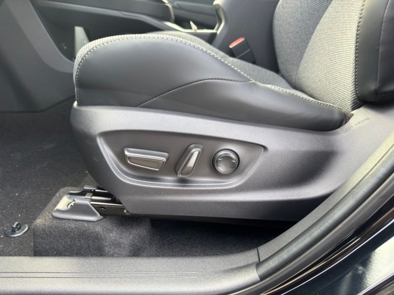 2026 Toyota bZ XLE - Photo 11