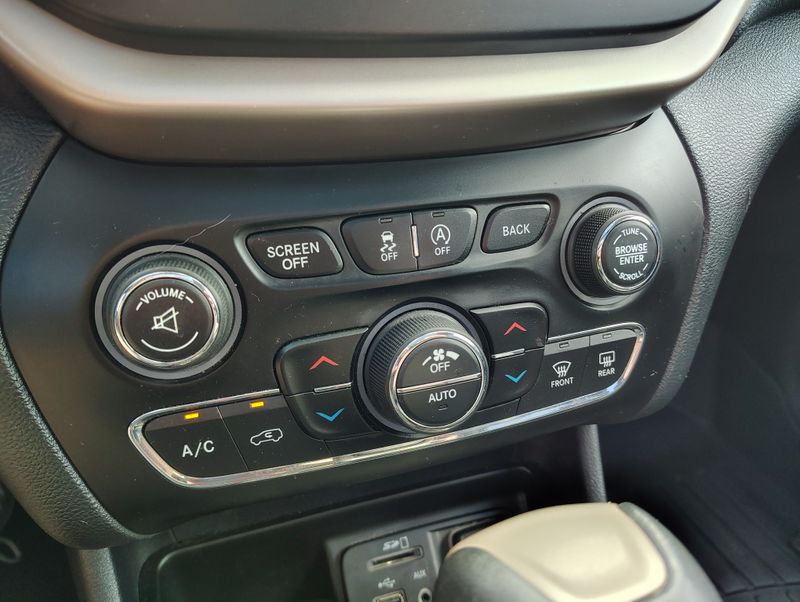 Used 2016 Jeep Cherokee SUV