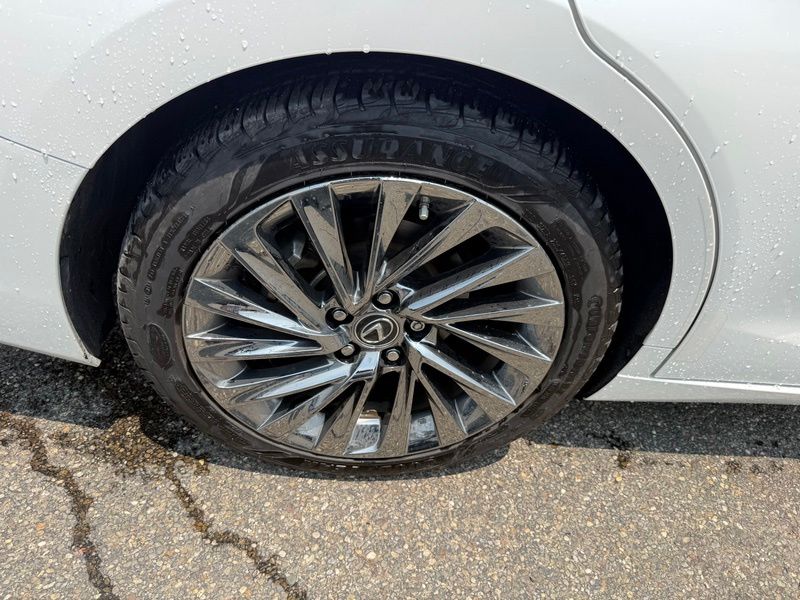 Used 2024 Lexus ES Sedan