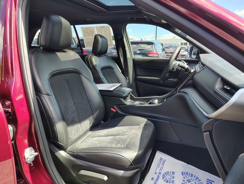 Used 2025 Jeep Grand Cherokee SUV
