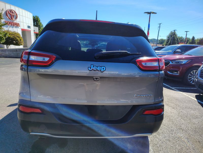 Used 2016 Jeep Cherokee SUV