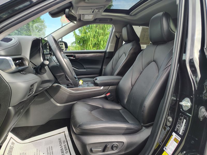 Used 2023 Toyota Highlander Hybrid SUV