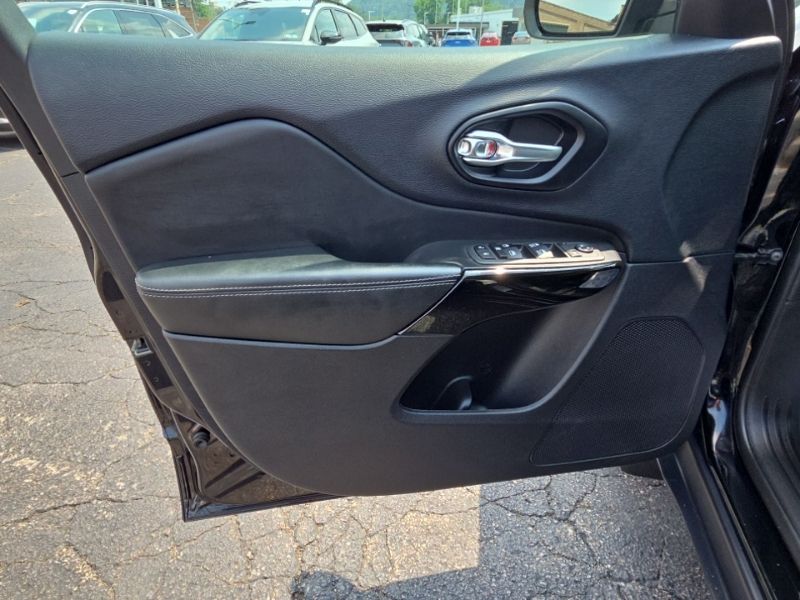 Used 2023 Jeep Cherokee SUV