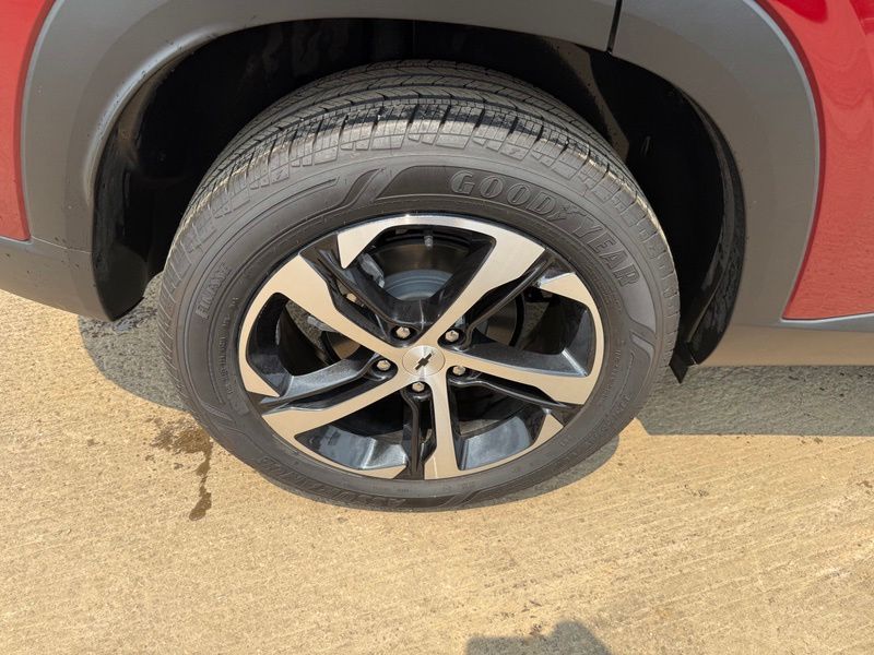 Used 2025 Chevrolet Trax SUV