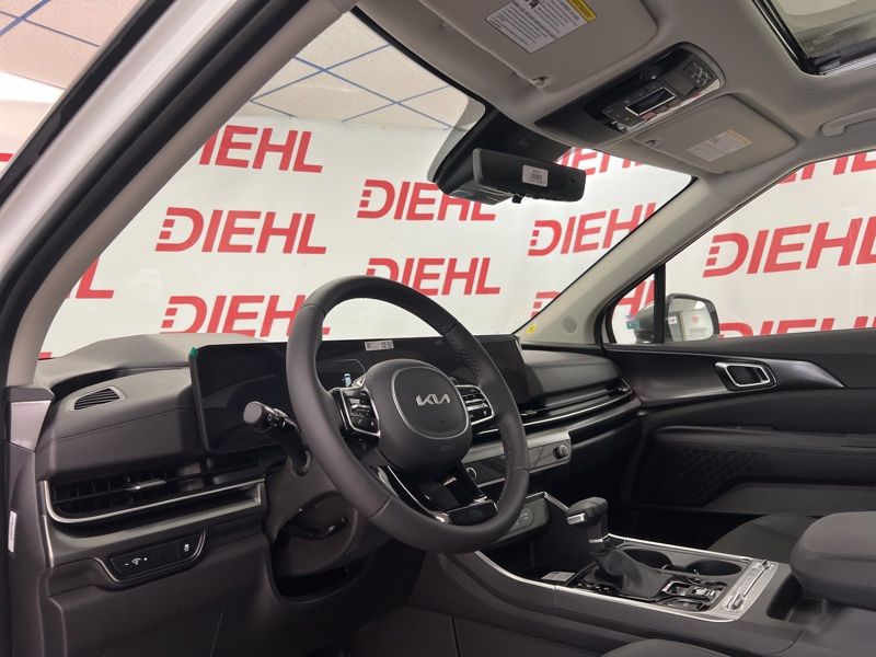 New 2026 Kia Carnival MPV Van