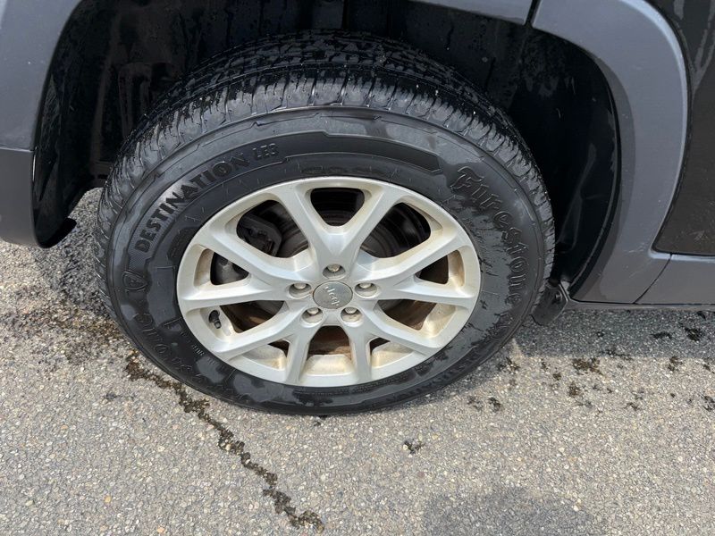Used 2017 Jeep Cherokee SUV