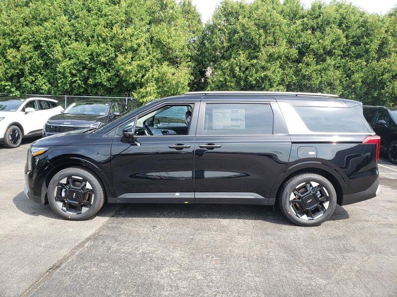New 2026 Kia Carnival MPV Van