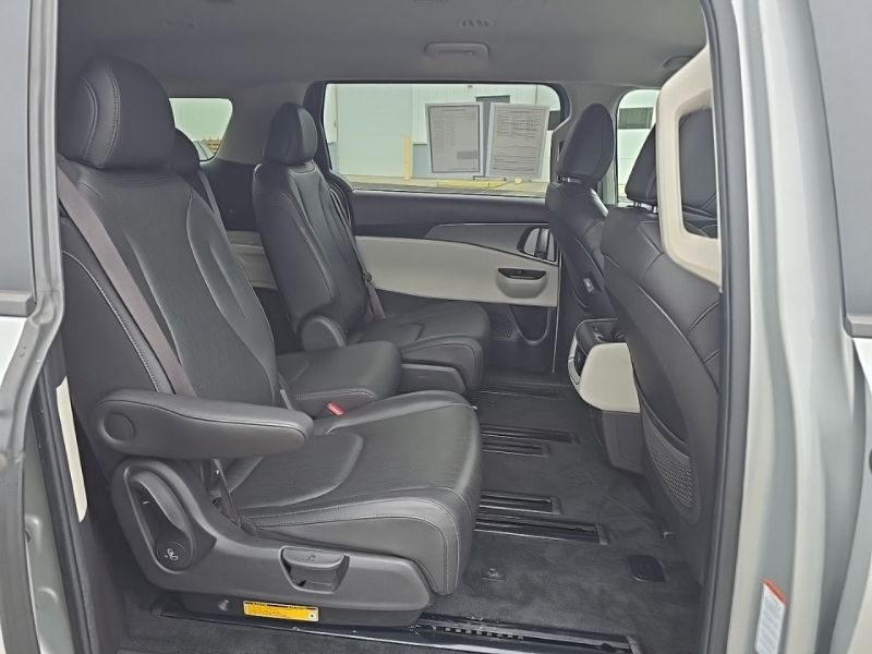 Used 2022 Kia Carnival Van