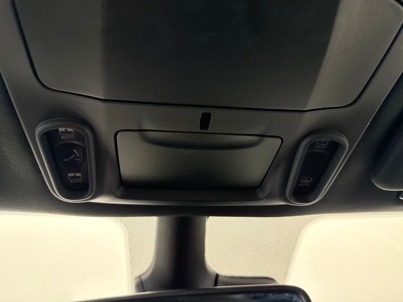 Used 2025 Chrysler Pacifica Van