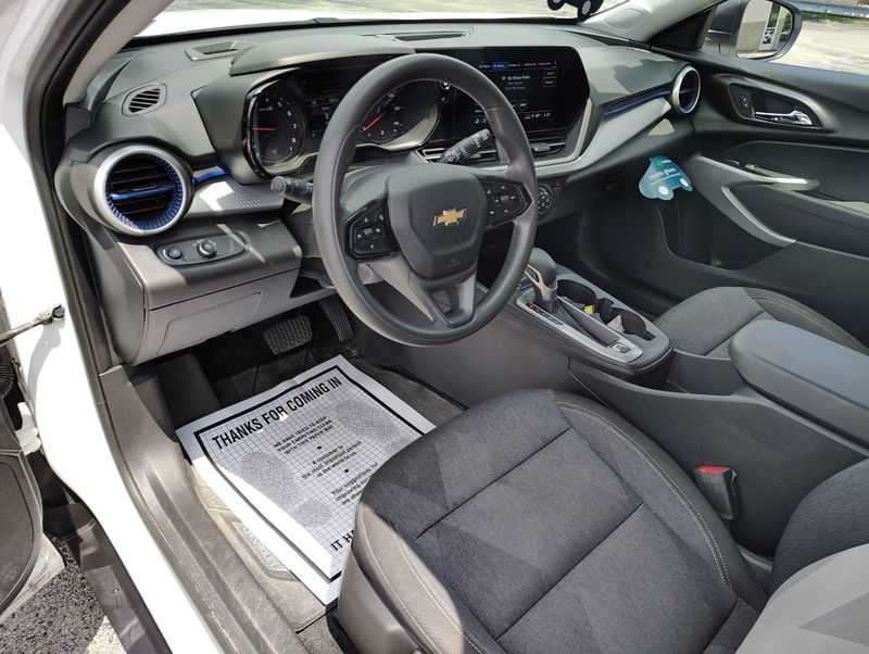 Used 2024 Chevrolet Trax SUV