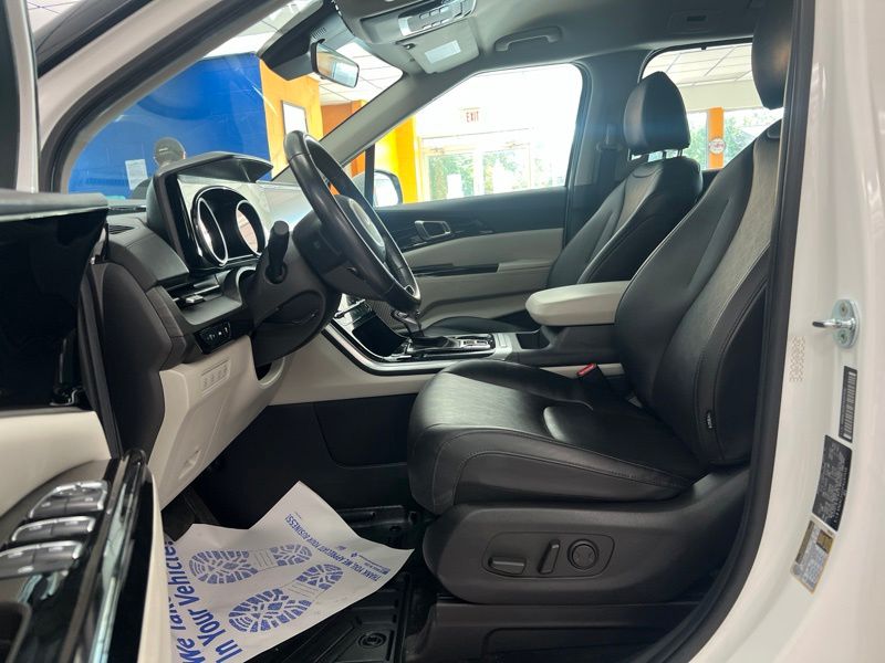 Used 2023 Kia Carnival Van