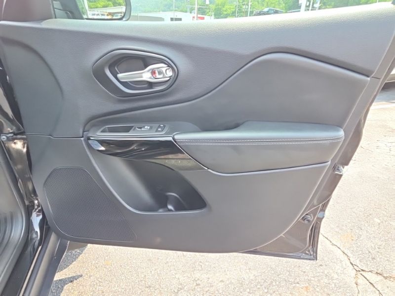 Used 2023 Jeep Cherokee SUV