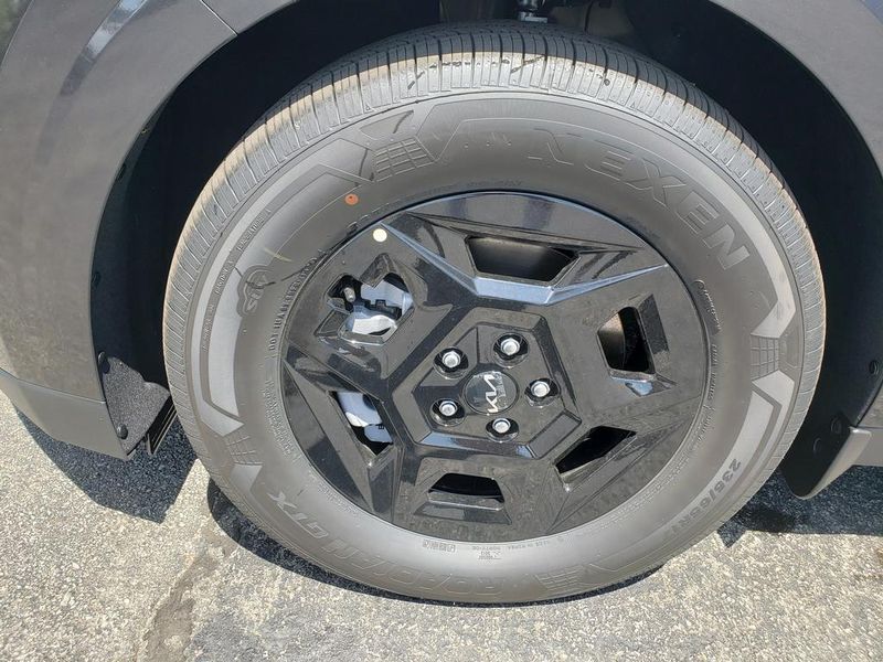 New 2026 Kia Carnival MPV Van