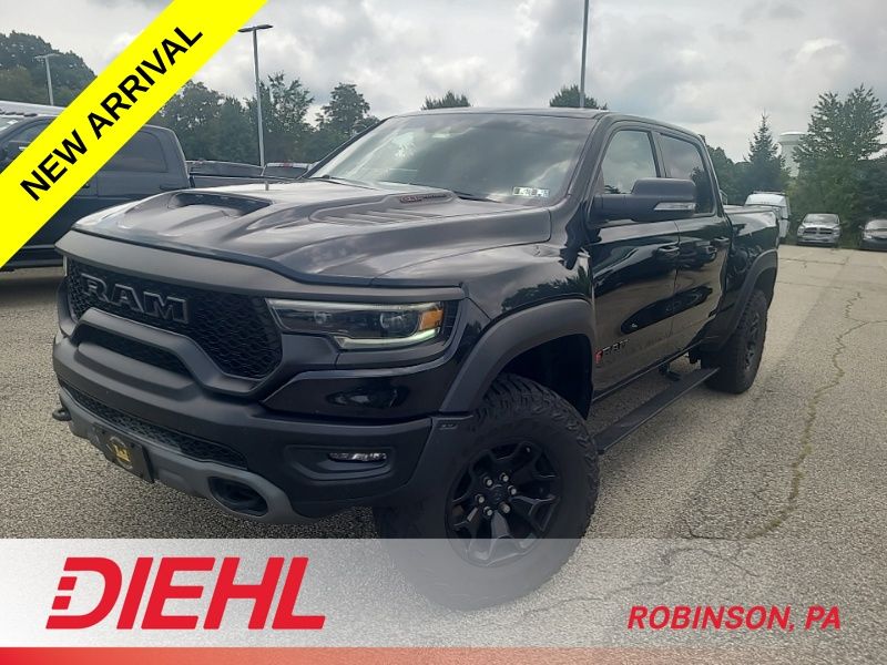 Diamond Black Crystal Pearlcoat 2022 RAM 1500 Pickup Truck All-Wheel Drive 8-Speed Automatic
