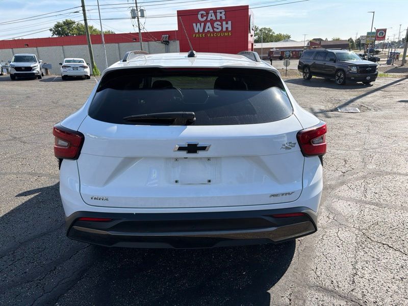 Used 2025 Chevrolet Trax SUV