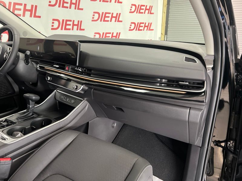 New 2026 Kia Carnival MPV Van