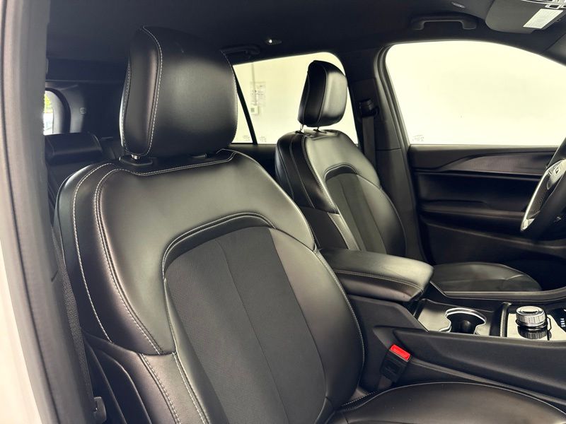 Used 2025 Jeep Grand Cherokee SUV