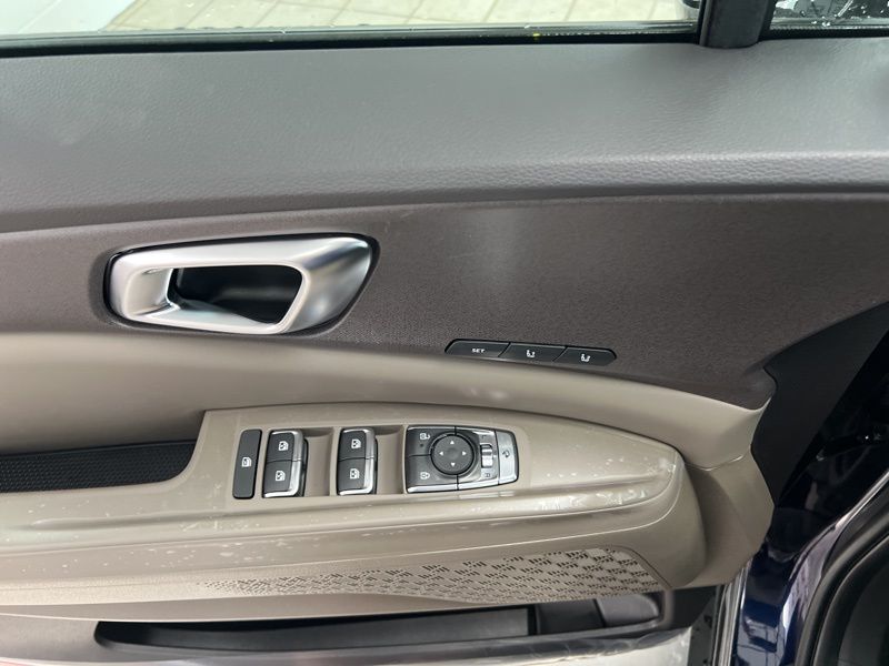 New 2026 Kia Carnival MPV Van