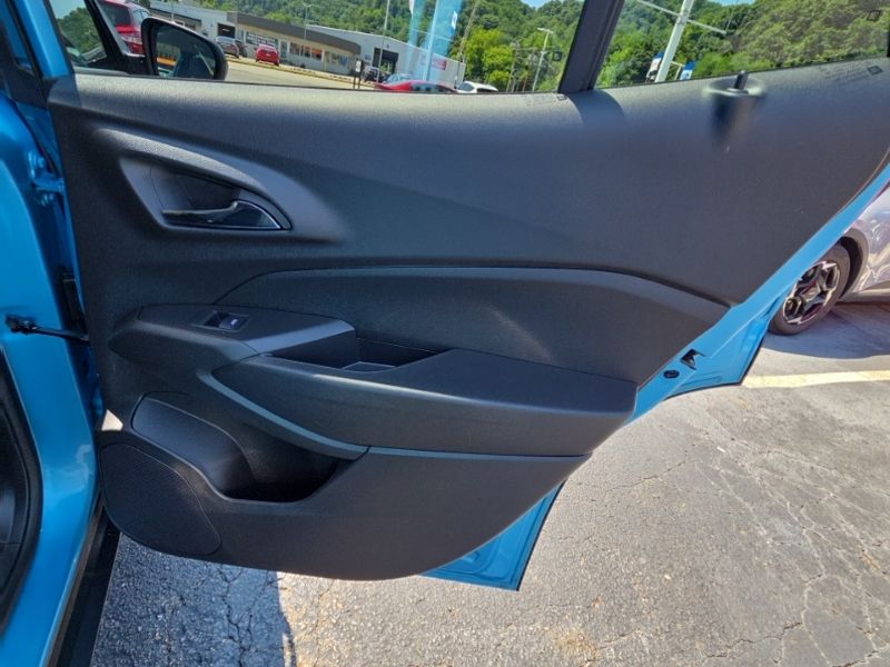 Used 2025 Chevrolet Trax SUV