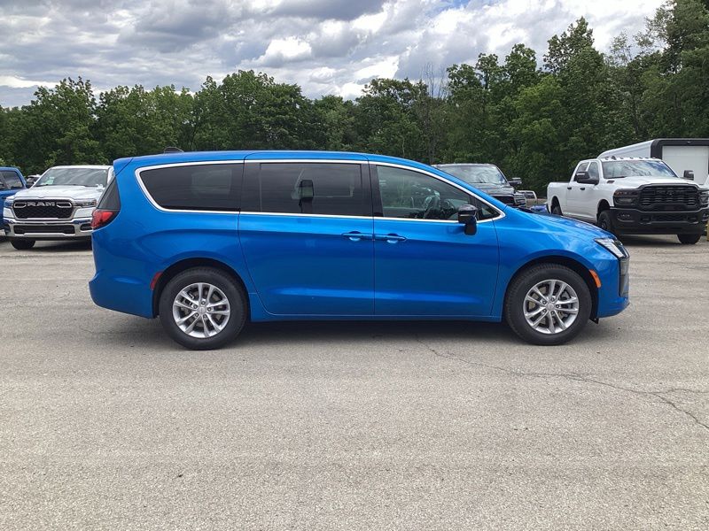 New 2027 Chrysler Pacifica Van