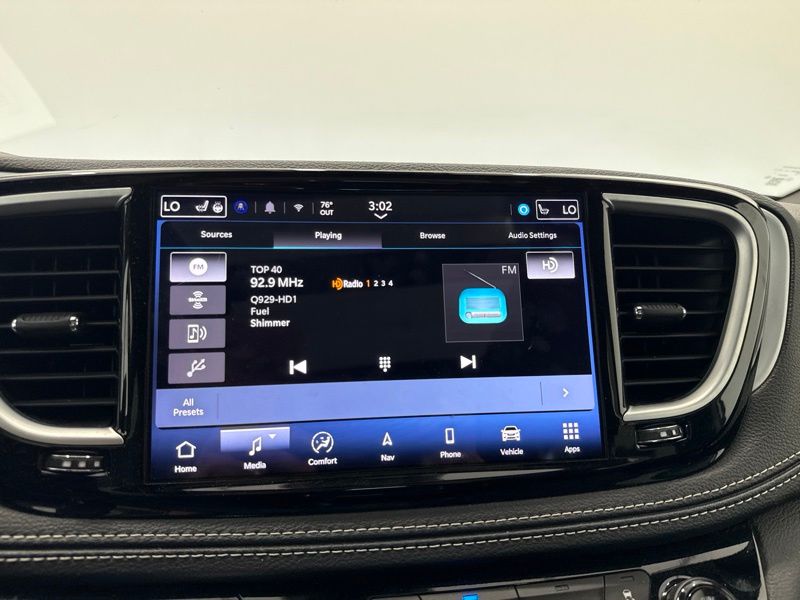 Used 2025 Chrysler Pacifica Van