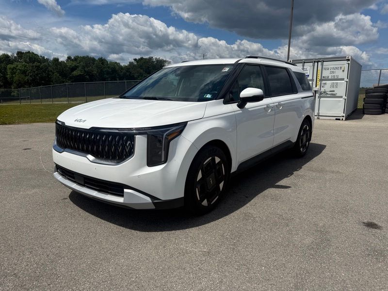 Used 2025 Kia Carnival Van