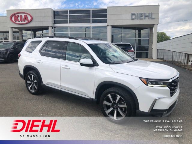 2023 Honda Pilot Touring AWD's photo