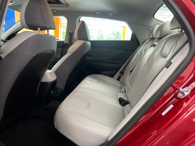 Used 2025 Hyundai Elantra Hybrid Sedan