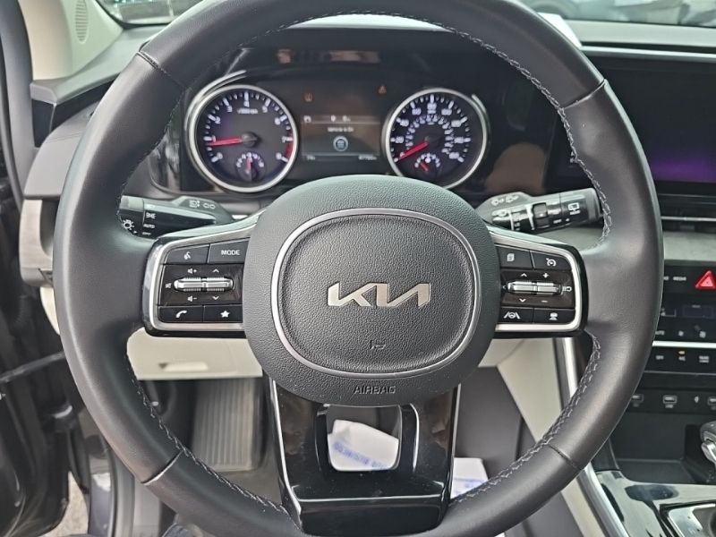 Used 2023 Kia Carnival Van