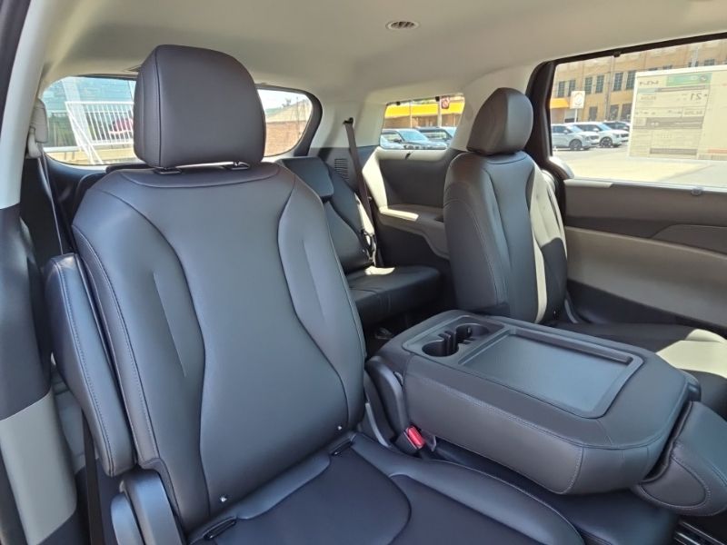 New 2026 Kia Carnival MPV Van