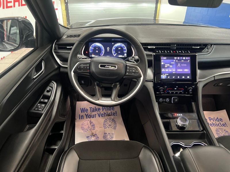 Used 2025 Jeep Grand Cherokee SUV
