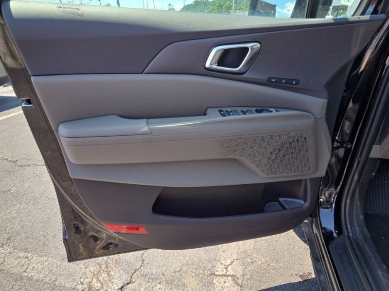 New 2026 Kia Carnival MPV Van