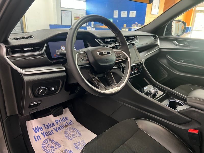Used 2025 Jeep Grand Cherokee SUV