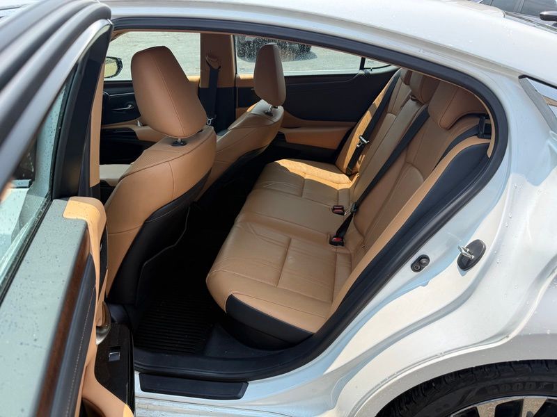 Used 2024 Lexus ES Sedan