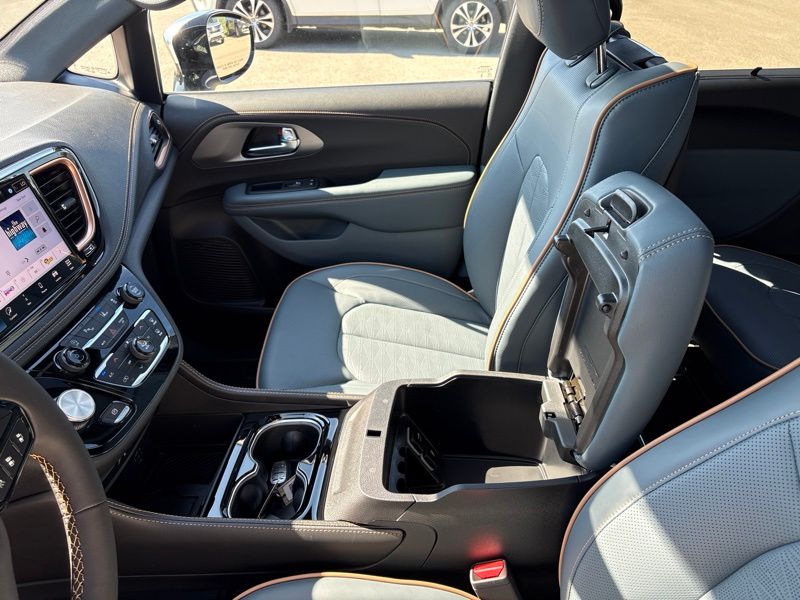 New 2027 Chrysler Pacifica Van