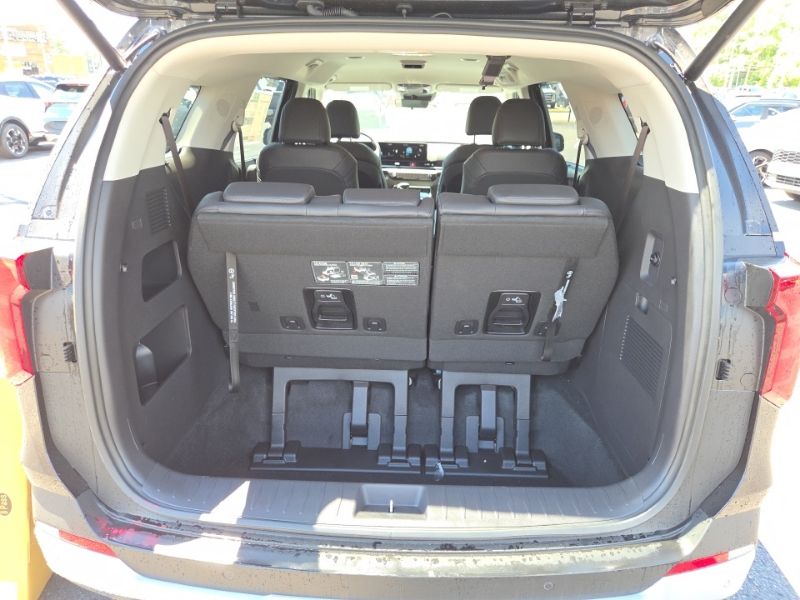 New 2026 Kia Carnival MPV Van
