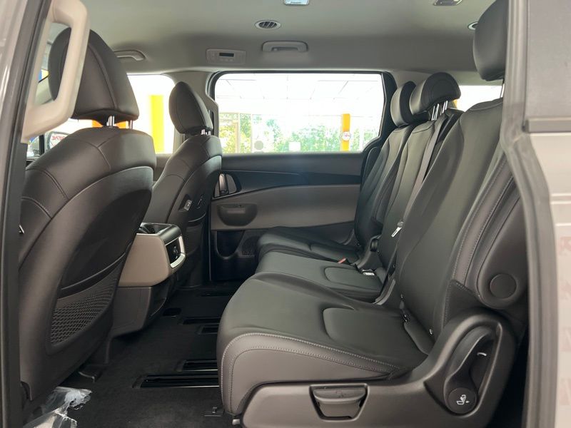 New 2027 Kia Carnival MPV Van