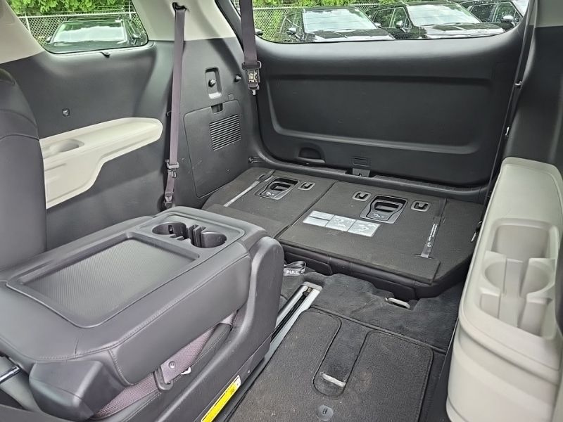 Used 2023 Kia Carnival Van
