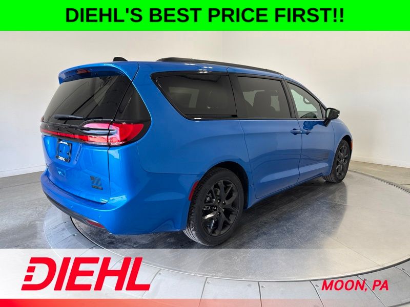 New 2027 Chrysler Pacifica Van